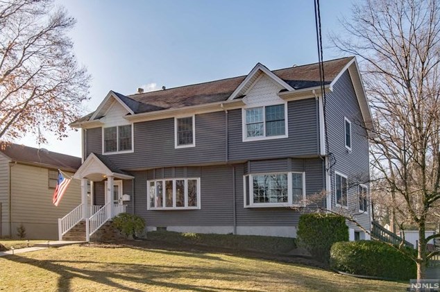 20 Mackay Ave, Waldwick, NJ 07463-1910