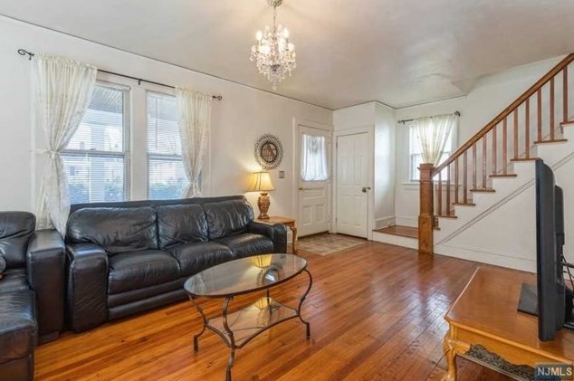 4 Moller St, Tenafly, NJ 07670-2020