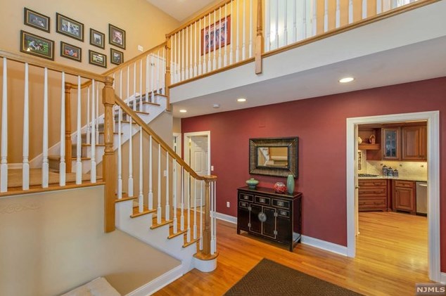 724 Willow Run, Wyckoff, NJ 07481-1617