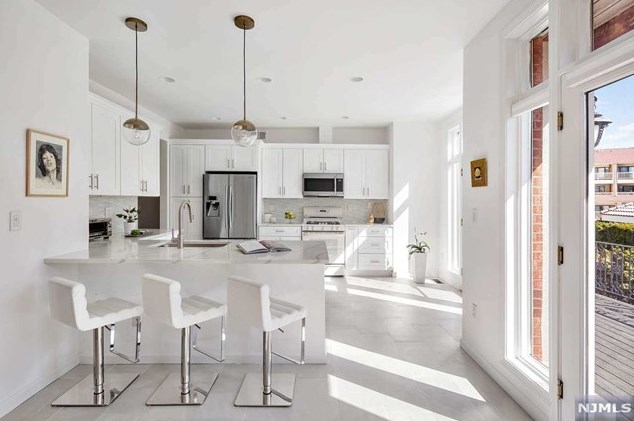 107 Hudson Cove, Edgewater, NJ 07020