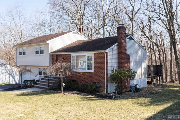 136 Sibbald Dr, Park Ridge, NJ 07656-2328