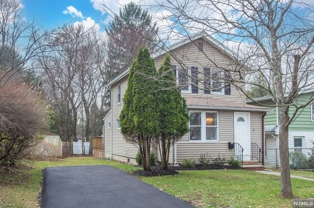 8 Maple St, Closter, NJ 07624