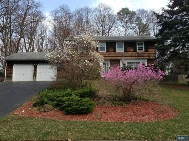 38 Heath Rd, Oakland, NJ 07436
