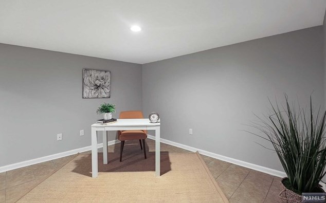 49 Clinton Park Dr, Bergenfield NJ  07621-2452 exterior