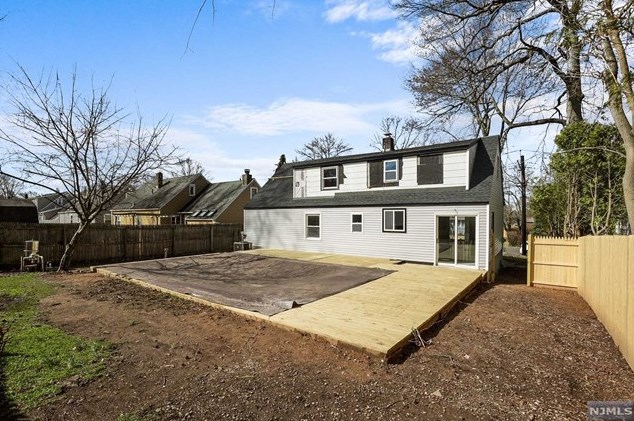 49 Clinton Park Dr, Bergenfield NJ  07621-2452 exterior