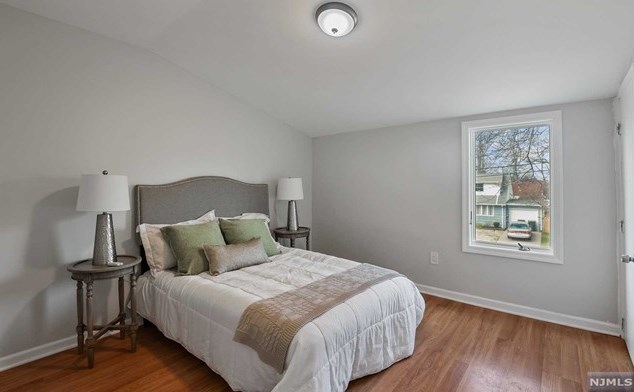 49 Clinton Park Dr, Bergenfield NJ  07621-2452 exterior