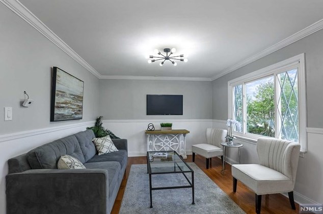 49 Clinton Park Dr, Bergenfield NJ  07621-2452 exterior