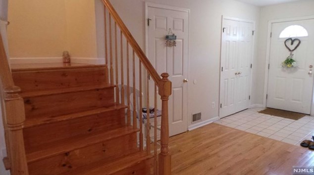 55 Foxwood Sq N, Westwood, NJ 07675