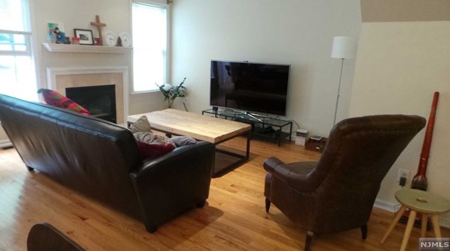 55 Foxwood Sq, Westwood NJ  07675-7359 exterior