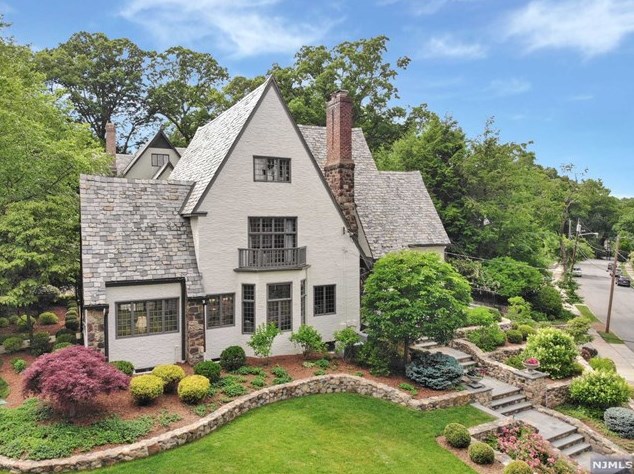348 Crest Rd, Ridgewood, NJ 07450