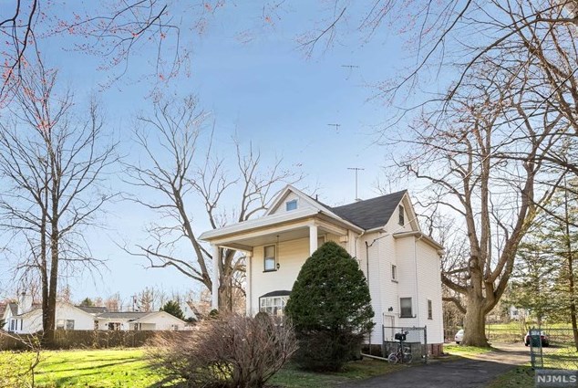 195 Spring Valley Rd, Paramus, NJ 07652-5317