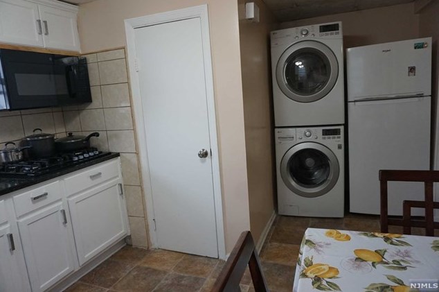 12 Garfield Pl, South Hackensack NJ 07606-1957 exterior