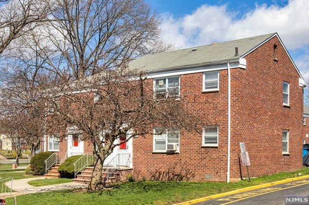 476 Heath Pl #31, Hackensack, NJ 07601