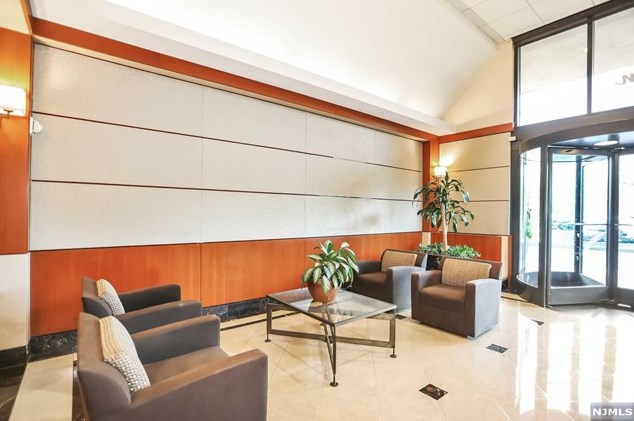 6 Horizon Rd, West Fort Lee NJ  07024-6601 exterior