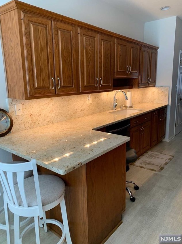 102 Barrister Ct, Wyckoff, NJ 07481-2055