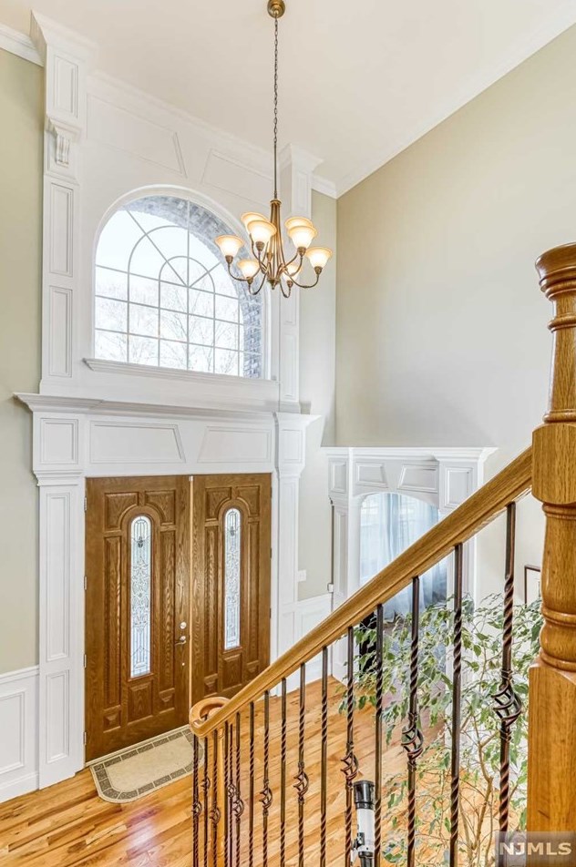 378 5th Ct, River Edge, NJ 07661