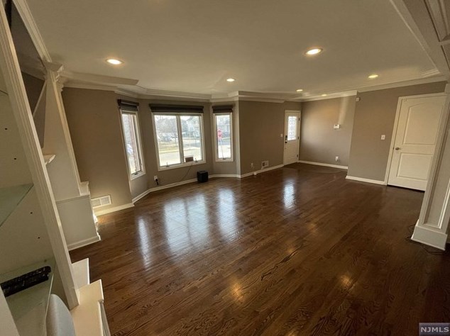35 Orchard St, Elmwood Park, NJ 07407