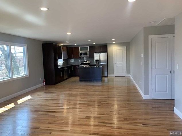 104 Miller St, Wallington NJ  07057-2210 exterior