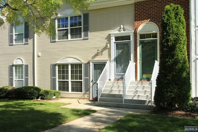 1128 Stafford St, Mahwah, NJ 07430
