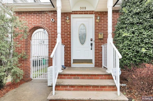 309 Travers Pl, Lyndhurst, NJ 07071