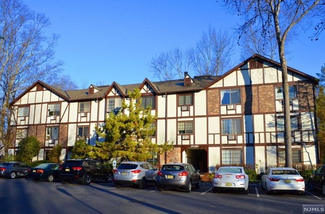 1412 Faulkner Ct, Mahwah, NJ 07430