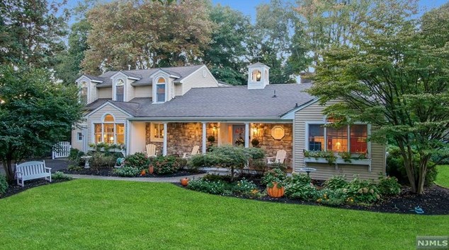 379 Martom Rd, Wyckoff, NJ 07481-2447