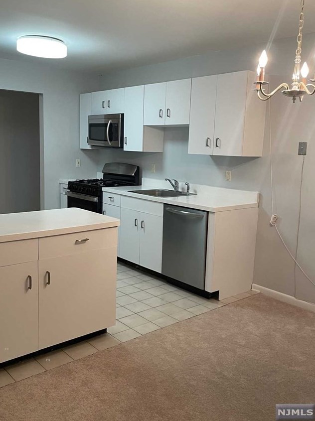 131 Riverview Ct, Secaucus NJ  07094-4062 exterior
