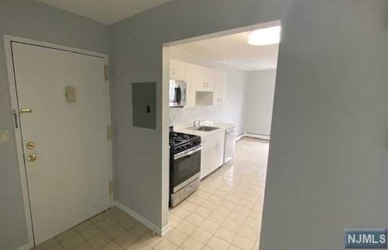 131 Riverview Ct, Secaucus, NJ 07094