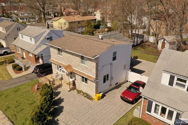 24 Spruce St, Fairview, NJ 07022