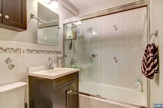 326 Hackensack St #2, Carlstadt, NJ 07072
