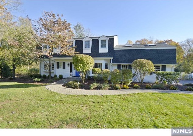 22 Roxbury Downs, Upper Saddle River, NJ 07458