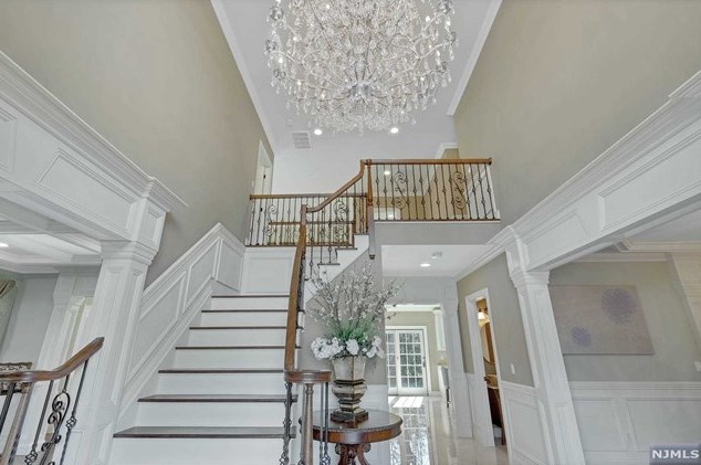 36 Laurence Ct, Closter, NJ 07624