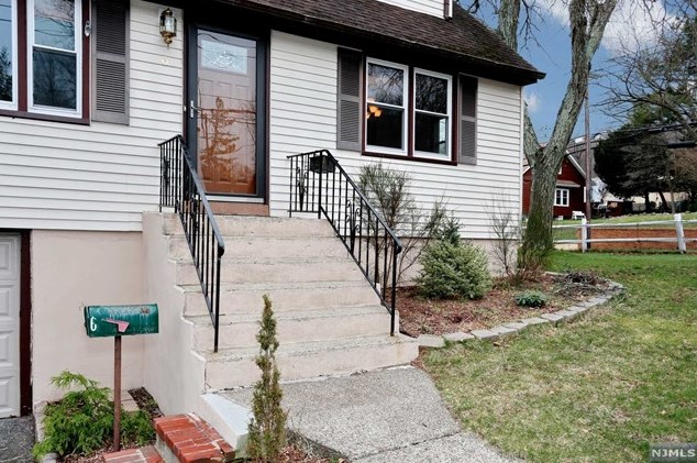 6 Squaw Brook Rd, Paterson, NJ 07508
