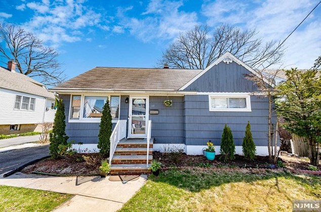 40 Colling Ave, Rochelle Park, NJ 07662