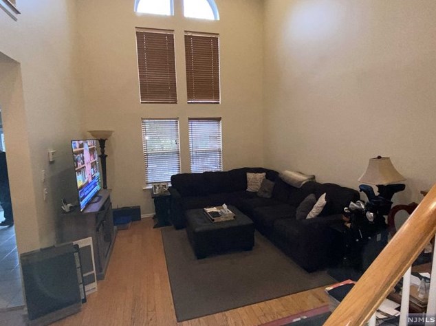 557 Adirondack Ct, Mahwah, NJ 07430