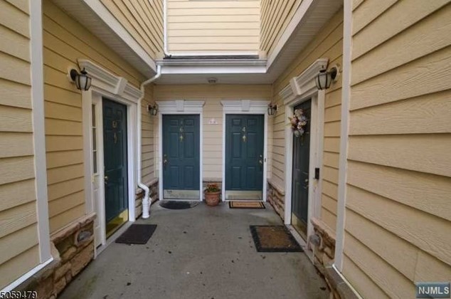 4 Sweeney Ct, Montvale, NJ 07645