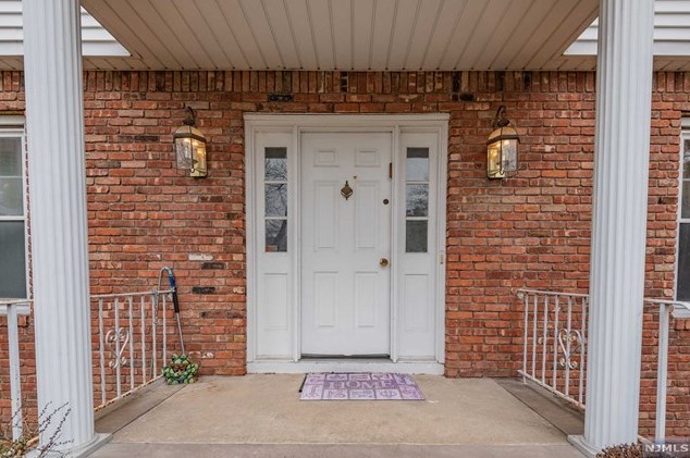265 Purdue Ct, Paramus, NJ 07652