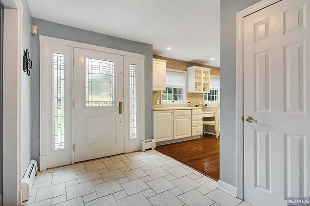 1 Eaglecrest Pl, Oakland, NJ 07436