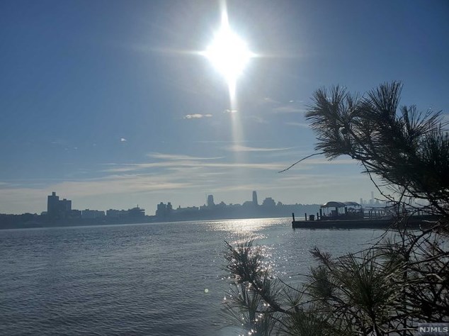 1055 River Rd #806, Edgewater, NJ 07020