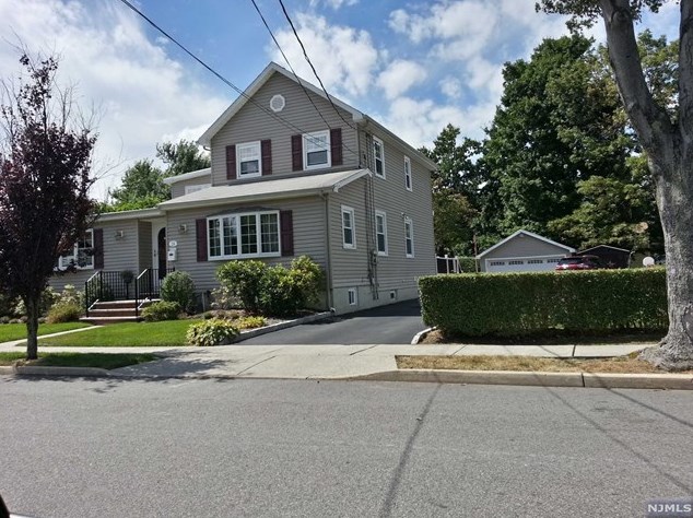 24 Zazzetti St, Waldwick, NJ 07463