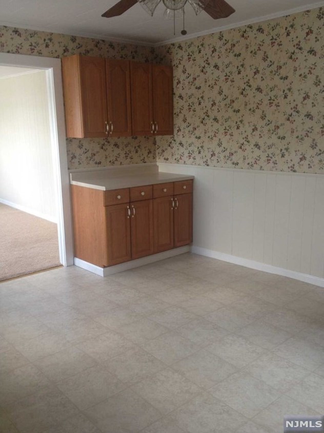 24 Zazzetti St, Waldwick NJ  07463-1619 exterior