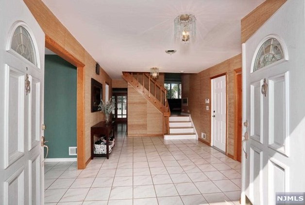 313 Hanna Rd, Westwood, NJ 07675-6117