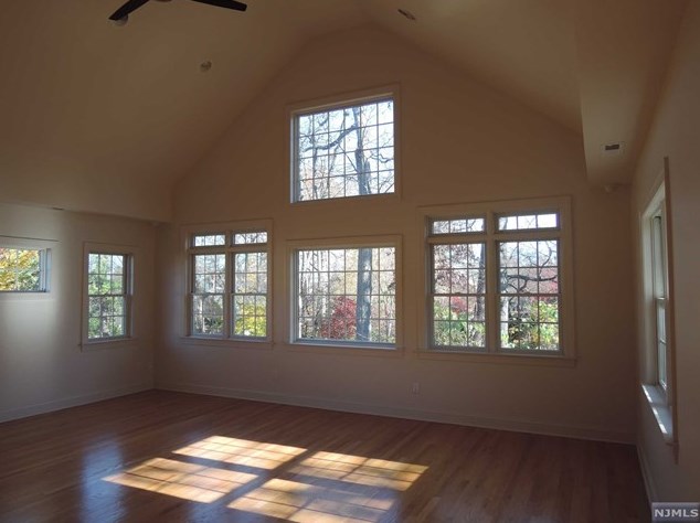 207 Woodside Ave #2nd Fl, Ridgewood, NJ 07450