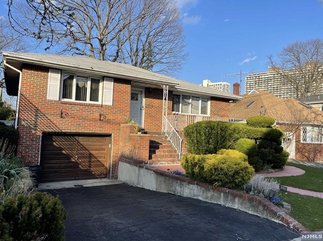 243 Slocum Way, West Fort Lee, NJ 07024