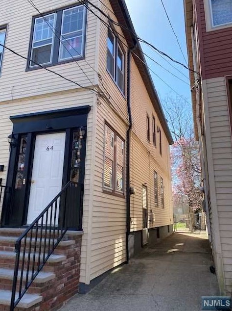 64 Maple St, Outwater, NJ 07026