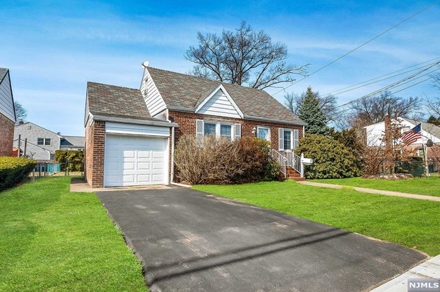 177 Wilson St, Saddle Brook, NJ 07663