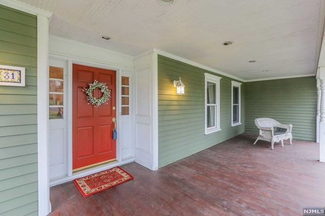 31 Trommel Dr, Mahwah, NJ 07430