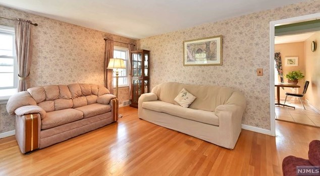 181 Grand Ave, Rutherford, NJ 07070