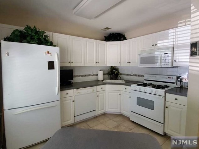 2105 Henry Ct, Mahwah, NJ 07430