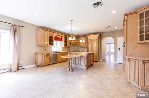 153 Old Palisade Rd, West Fort Lee, NJ 07024